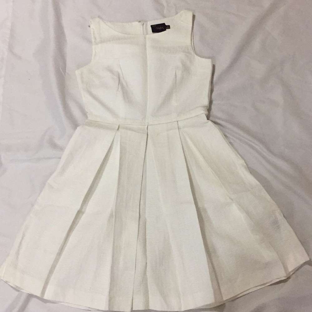 White Just Taylor short sleeve dress